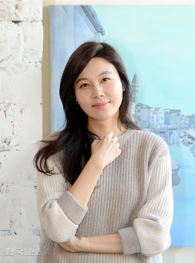 김하늘은 “정우성 선배와 첫 촬영을 할 때 눈빛이 너무 강렬해 NG를 많이 냈다”고 털어놨다. 홍인기기자 hongik@hankookilbo.com