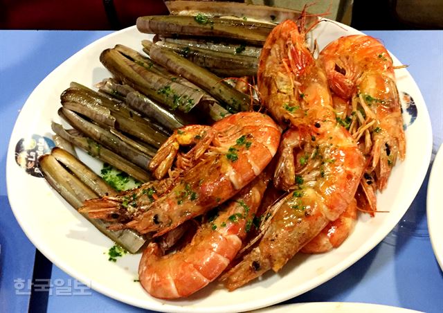 새우와 맛조개 요리도 한국인 입맛에 잘 맞다.