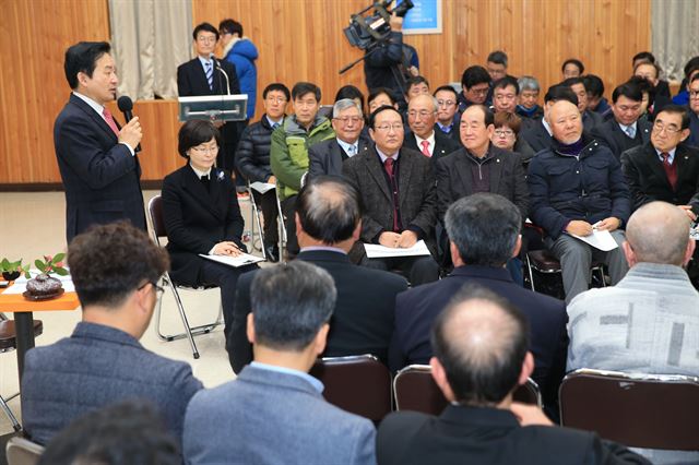 18일 원희룡 제주지사는 서귀포시 연두방문에서 제주 제2공항 추진을 위해 주민들과 무제한 소통을 약속했다.