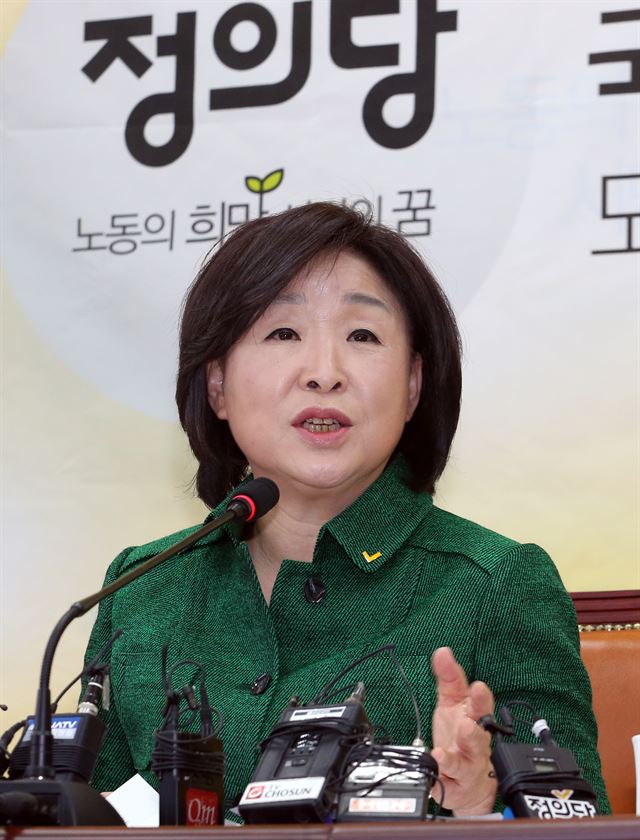 심상정 정의당 대표가 20일 국회에서 열린 신년기자회견에서 4·13 총선을 앞두고 민생과 정권교체를 위한 범야권 정치연합 구성을 제안하고 있다. 연합뉴스