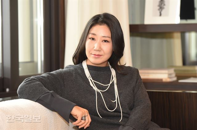 배우 라미란이 29일 오후 플라자 호텔에서 '응답하라 1988' 종영 기자간담회 뒤 사진기자들을 위해 포즈를 취하고 있다.