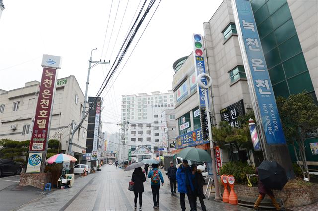 지난달 28일 오후 부산 동래구 온천장 거리 모습. 부산=전혜원기자