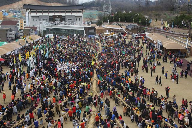 유네스코 인류무형문화유산에 등재된 500년 전통의 당진 기지시줄다리기. 당진시 제공