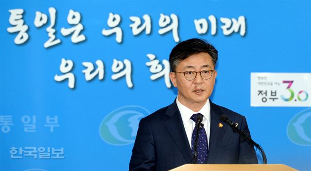 홍용표 통일부장관. 한국일보 자료사진