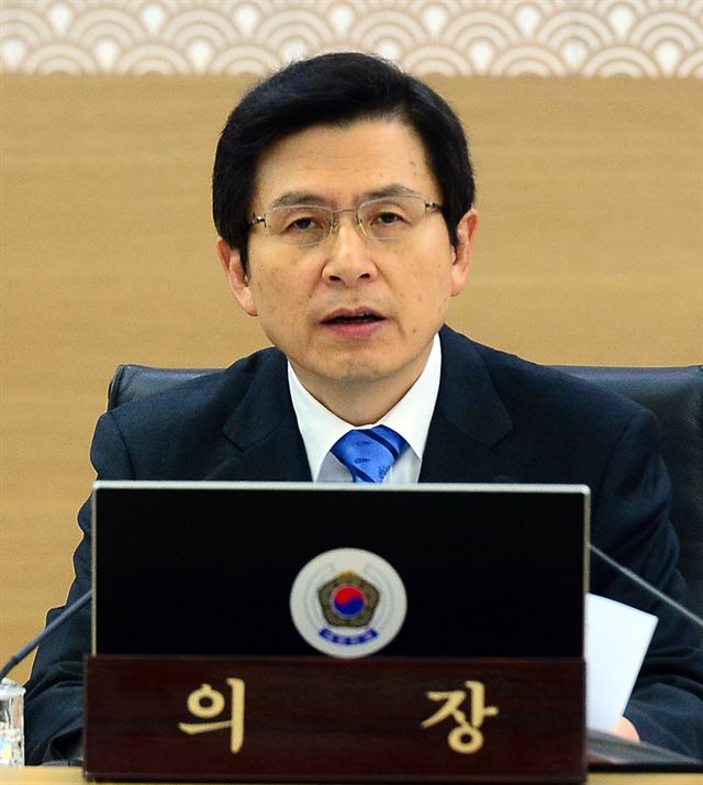 황교안 국무총리가 23일 정부세종청사 국무회의장에서 열린 서울-세종 영상국무회의에서 모두발언을 하고 있다. 뉴스1