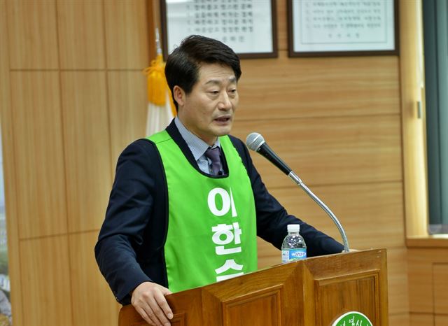 국민의당 소속으로 4·13 총선 전북 익산갑 지역구에 도전장을 던진 이한수 전 익산시장이 25일 익산시청 기자실서 기자회견을 열고 출마를 공식 선언했다. 뉴시스