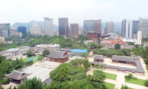 서울문화관광해설사가 상주하는 서울시 중구 덕수궁의 모습. 3인 이상일 경우 미리 예약을 하면 해설사와 함께 일대를 둘러볼 수 있다. 서울시 제공