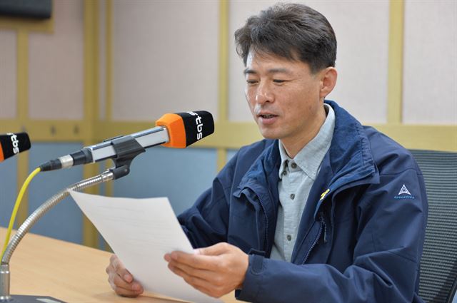 오는 18일부터 tbs FM ‘가슴에 담아온 작은 목소리’ 진행을 맡게 된 '유민아빠' 김영오씨. tbs 제공