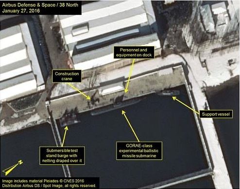 미국 존스홉킨스대 국제관계대학원(SAIS) 산하 한미연구소가 운영하는 북한전문매체 '38노스'가 공개한 함경남도 신포조선소의 미사일 장착용 잠수함 개발 전용 부두 모습. 38노스 제공