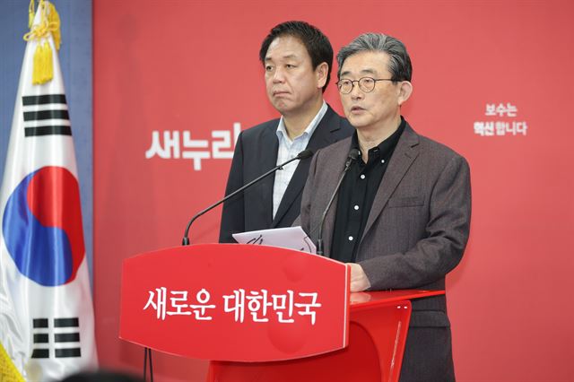 이한구 새누리당 공천관리위원장이 19일 서울 여의도 당사에서 20대 총선 공천 경선지역 여론조사 결과를 발표하고 있다. 연합뉴스