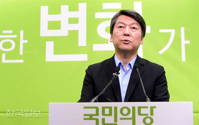 국민의당 안철수 공동대표가 20일 오전 서울 마포구 당사에서 기자회견을 하고 있다. 배우한기자 bwh3140@hankookilbo.com