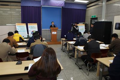 남성현 국립산림과학원장이 30일 정부 대전청사에서 산림의 공익적 가치 평가에 대해 설명하고 있다. 산림청 제공