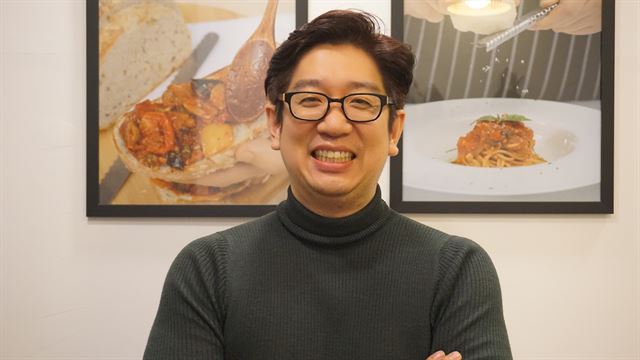 김용욱 한국식용곤충연구소장은 "식용곤충이 모든 음식에 활용될 수 있는 단백질로 자리잡으면 여러모로 긍정적인 효과가 있을 것"이라며 "이 같은 범용화가 앞으로 풀어야 할 숙제"라고 말했다. 고경석기자 kave@hankookilbo.com