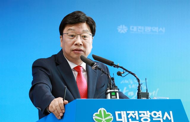 권선택 대전시장이 19일 2030년 대전의 미래상을 담은 '2030 대전 그랜드 플랜' 내용을 설명하고 있다. 대전시 제공