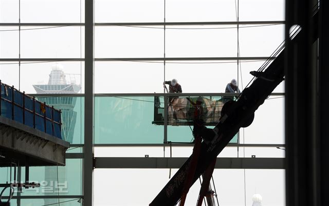 [저작권 한국일보]26일 공개된 공사중인 인천공항 제2여객터미널 공사현장. 2016.04.26신상순 선임기자ssshin@hankookilbo.com /2016-04-26(한국일보)