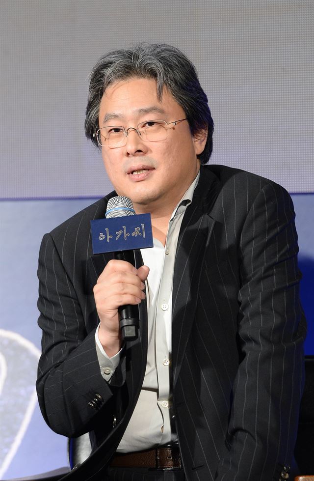 박찬욱 감독이 질문에 답하고 있다. 이정현 인턴기자