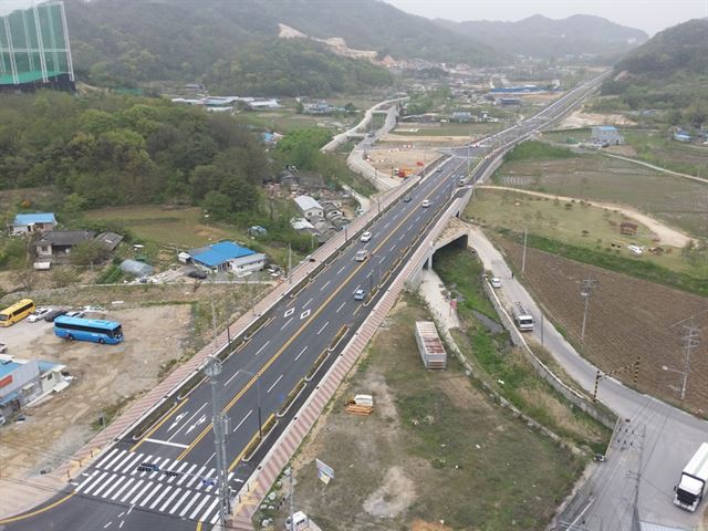 지난 1일 개통된 경북 구미시 원호~대망간 도로 모습. 구미시 제공