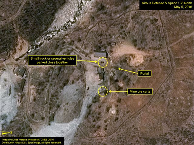 북한이 과거 2,3,4차 핵실험을 실시했던 북쪽 갱도의 입구에서 서쪽으로 20ｍ 부근에서 트럭 한대와 몇대의 소형 차량들이 촘촘히 주차된 가운데 낮은 수준의 활동만 관찰되고 있다. 에어버스 디펜스 앤드 스페이스, 38노스 공동 제공