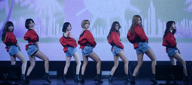 4번째 미니앨범 'Good Luck'으로 돌아온 AOA. 이정현 인턴기자