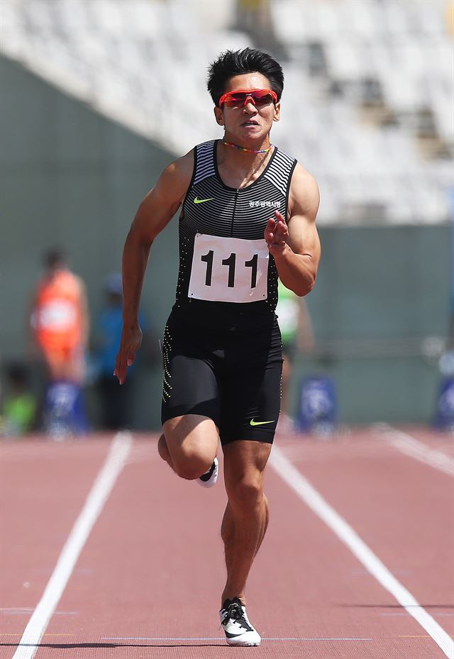 리우올림픽 100m와 200m 동시 출전을 노리는 김국영. 사진은 김국영이 2일 전국육상경기선수권대회 100m 예선에서 역주하는 모습. 화성=연합뉴스