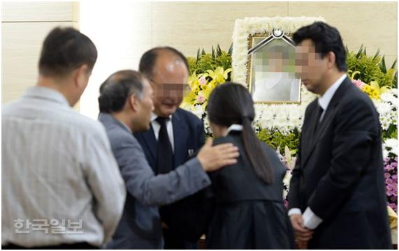 2일 오후 서울 건국대학교 장례식장에 지난달 28일 구의역 스크린도어 사고로 숨진 김모 군의 빈소가 마련되어 있다. 한국일보 자료사진