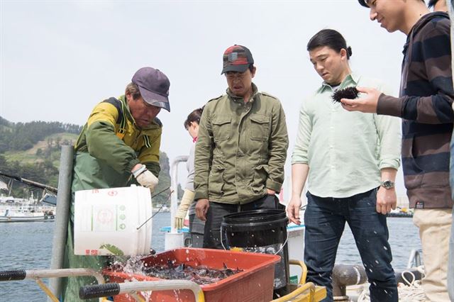 더 새로운 재료를 찾기 위해 울릉도의 산과 바다를 두루 탐험한 셰프들.