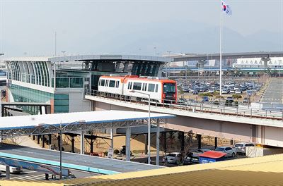 김해공항 역사 모습. 한국일보 자료사진