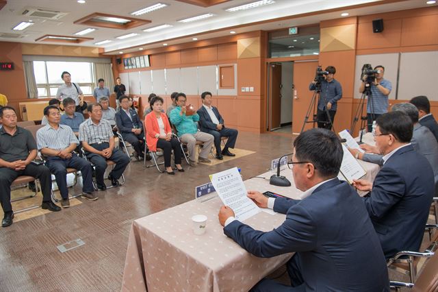 고성군을 비롯한 설악권 4대 시ㆍ군 번영회는 27일 금강산 육로관광 중단에 따른 피해보상을 정부에 요구했다. 고성군 제공