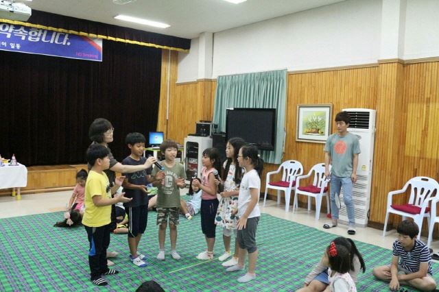 5년째 ‘행복더하기 학교’를 운영하는 철원 용정초교는 지난 달 30일 전교생 63명이 참여하는 학생자치활동 프로그램인 ‘6월 다모임’행사를 통해 ‘금연 선포식 및 결의대회’를 열었다. 강원도교육청 제공