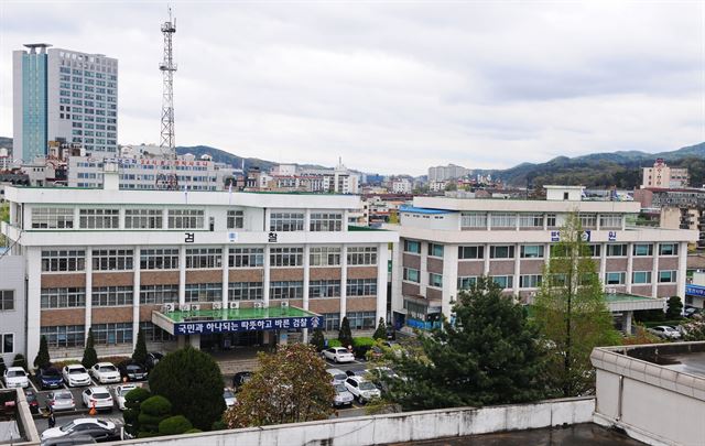 내년 청수동으로 이전 예정인 대전지검 천안지청(왼쪽)과 대전지법 천안지원. 천안시 제공