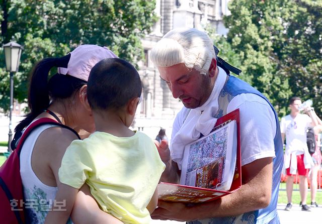 빈 시내에서는 음악회나 오페라 표를 파는 호객꾼을 수시로 만난다. 최흥수기자