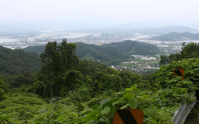 고고도미사일방어체계(THAAD·사드) 배치지역인 경북 성주군 성산포대 인근에서 바라본 성주군의 모습. 성주=연합뉴스