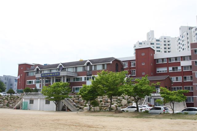 경북 안동에 위치한 경안고등학교 전경