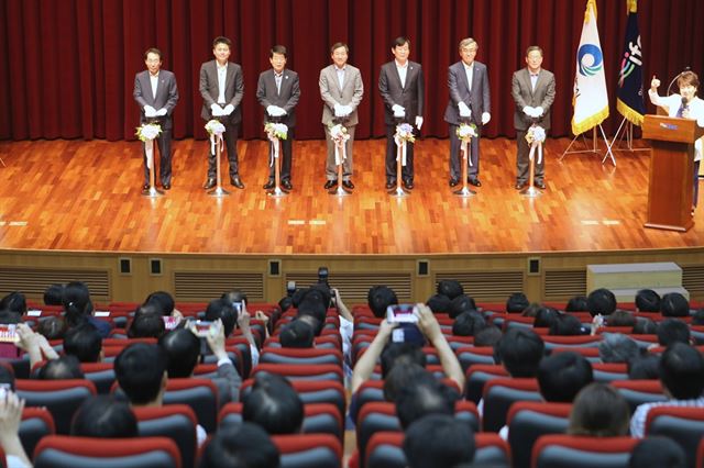 인천경제자유구역청은 19일 글로벌 비지니스 프론티어 선포식을 개최하고 동북아 중심 경제 전진기지로의 역할을 수행하기로 했다.