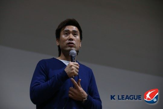 작년 12월 K리그 신인선수를 대상으로 강연하고 있는 김병지. 프로축구연맹 제공