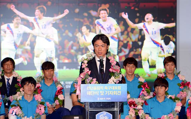 2102 런던올림픽에서 한국축구 사상 첫 동메달의 금자탑을 쌓은 올림픽축구대표팀이 귀국 후 해단식에서 소감을 밝히고 있다. 한국일보 자료사진