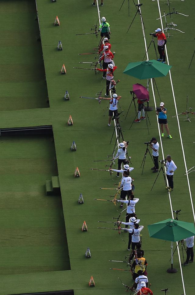 대한민국 양궁 대표 선수들이 2일 브라질 리우데자네이루 마라카낭 삼보드로무 양궁경기장에서 훈련을 하고 있다. 리우=올림픽사진공동취재단