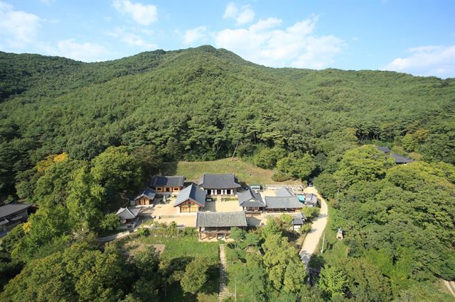 경북 안동시 서후면 천등산 자락에 자리 잡은 한국의 전통 사찰 봉정사 전경. 안동시 제공