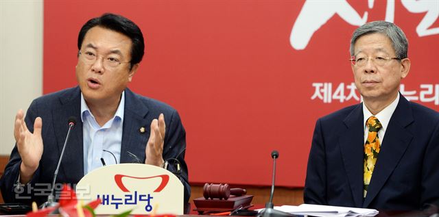 4일 여의도 새누리당 당사에서 열린 혁신비상대책위원회 회의에서 정진석 원내대표가 모두발언을 하고 있다. 배우한기자bwh3140@bwh3140@hankookilbo.com