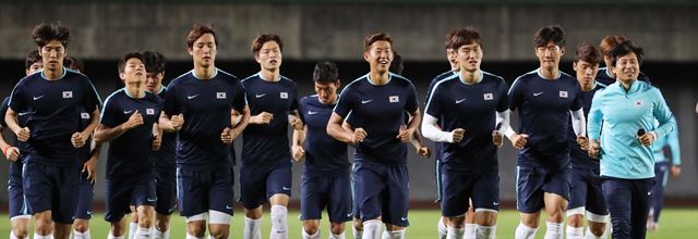 2016년 리우올림픽 남자축구 손흥민 등 선수들이 3일 오후(현지시간) 브라질 살바도르 피투아쿠 경기장(Pituacu stadium)에서 피지컬 셔킷 트레이닝을 앞두고 런닝을 하고 있다. /2016.8. 03/ 살바도르=올림픽사진공동취재단