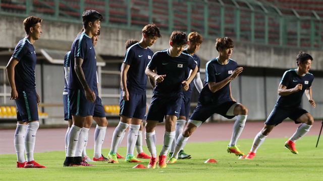 2016년 리우올림픽 남자축구 이슬찬, 최규백 등 선수들이 3일 오후(현지시간) 브라질 살바도르 피투아쿠 경기장(Pituacu stadium)에서 피지컬 셔킷 트레이닝을 하고 있다. /2016.8. 03/ 살바도르=올림픽사진공동취재단