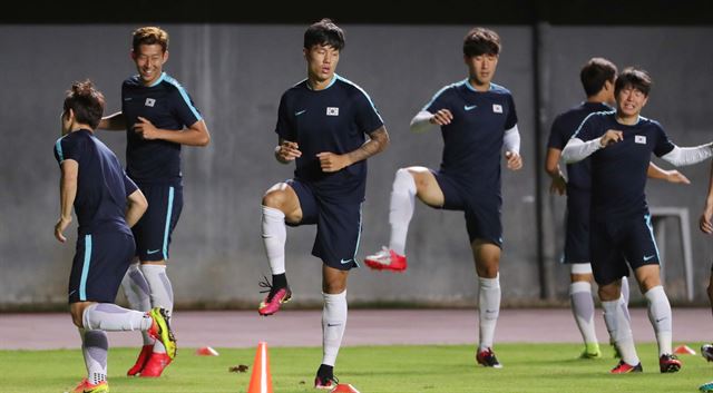 2016년 리우올림픽 남자축구 손흥민, 석현준 등 선수들이 3일 오후(현지시간) 브라질 살바도르 피투아쿠 경기장(Pituacu stadium)에서 피지컬 셔킷 트레이닝을 하고 있다. /2016.8. 03/ 살바도르=올림픽사진공동취재단