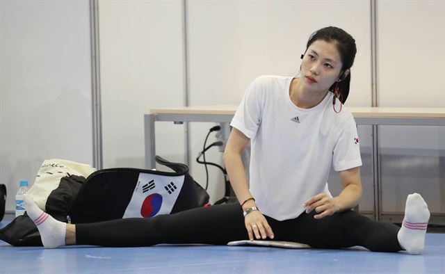 2016리우하계올림픽 대한민국 여자 펜싱 대표팀 김지연이 4일 브라질 리우데자네이루의 리우센터 파빌리온5 펜싱 훈련장에서 훈련을 하고 있다. 뉴시스