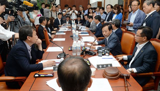 국회 농림축산식품해양수산위원회 내 김영란법 소위가 지난 4일 국회에서 국민권익위원회 등 5개 부처를 불러 '김영란법' 시행령 개정 여부 등을 논의하고 있다. 뉴시스