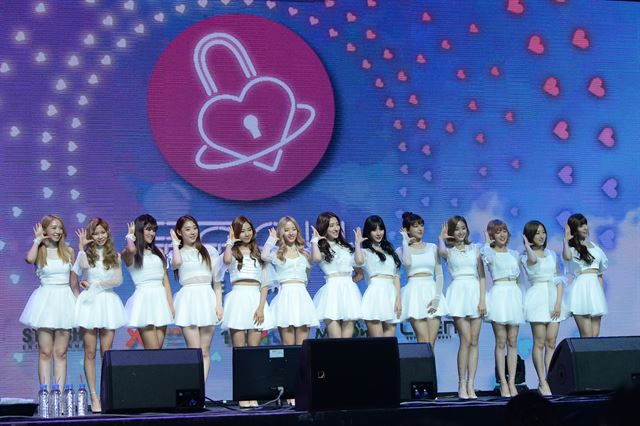 걸그룹 우주소녀가 17일 오전 서울 광진구 예스24 라이브홀에서 두 번째 미니앨범을 발표하는 쇼케이스를 가졌다. 최재명 인턴기자