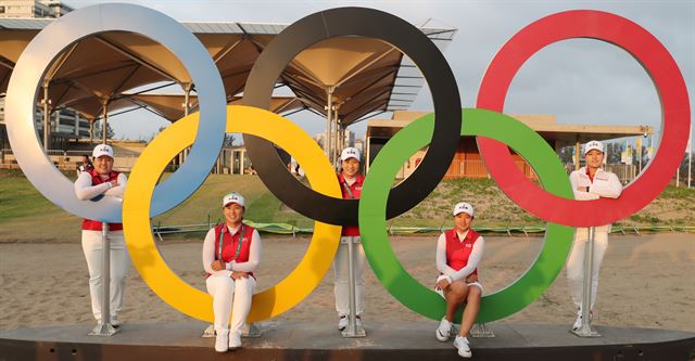 미국 뉴욕 타임스가 “1992년 바르셀로나 올림픽에 출전한 미국 농구 대표팀과 같은 수준”이라고 극찬한 한국 여자 골프 대표팀. 왼쪽부터 박인비, 양희영, 박세리 감독, 김세영, 전인지. 리우=올림픽사진공동취재단