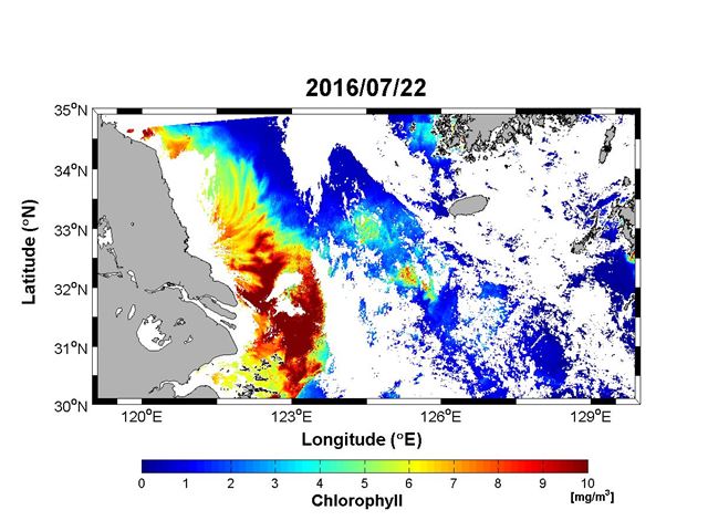 7월 22일 해양관측위성 ‘천리안’이 촬영한 동중국해 영상. 고농도 엽록소를 포함한 바닷물(빨간색)이 한반도 쪽으로 일부 이동했다. 한국해양과학기술원 제공