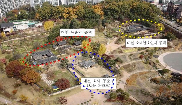 26일 중요민속문화재 제 289호, 290호로 지정된 동춘당 종책과 소대헌ㆍ호연재 고택 주변 전경. 문화재청 제공