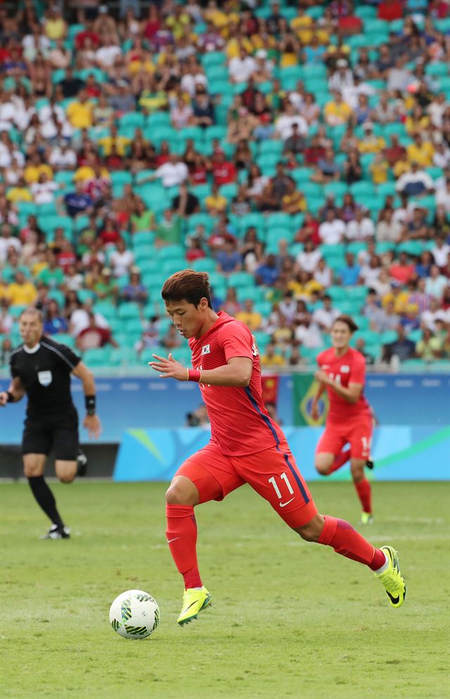 황희찬이 지난 8일 독일과 리우올림픽 남자축구 조별리그 C조 2차전에서 저돌적으로드리블하는 모습. 사우바도르=올림픽사진공동취재단