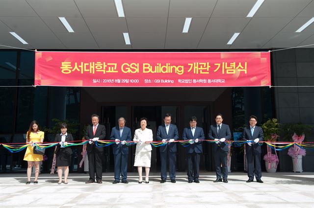 동서대(총장 장제국)는 29일 오전 10시 GSI(Global Studies Institute) 빌딩 개관 기념식을 열었다. 장제국 총장은 기념사에서 “외국인 유학생 1,000명 시대를 맞을 동서대에 의미 있는 개관”이라고 자평 했다. 동서대 제공